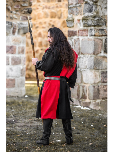 Trollfelsen Mittelalter Gewandung Leonardo Carbone Waffenrock Tunika Überwurf Schachbrett Schwarz Rot2